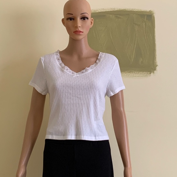 Pretty Lace Ribbed Crop Top - Picture 3 of 8